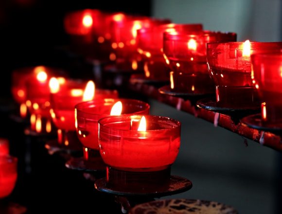 Kirchenkerzen WZ: Kirche lädt Kurzentschlossene zur Spontanhochzeit in Wuppertal ein