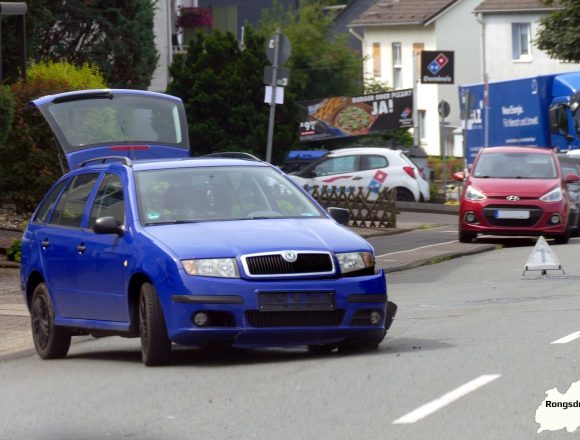 Ronsdorf Unfall Erbschloeer Strasse Auto PKW Sachschaden Unfall in Ronsdorf – Frau leicht verletzt