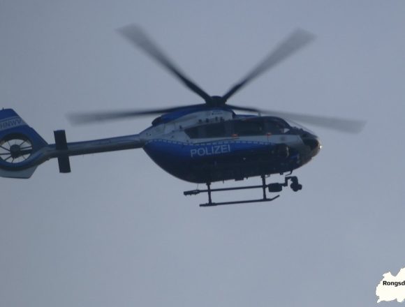 Polizei-Hubschrauber über Wuppertal-Ronsdorf